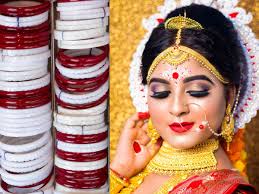 shakha pola bangles wear by bride