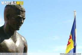 Fans can't stop rubbing this cristiano ronaldo statue's crotch. Daily Pic Cristiano Ronaldo Statue Detail