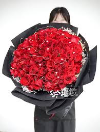 enchanting symbolism of 99 red roses