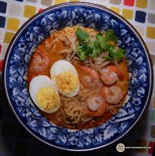 Kuchingites' childhood instant noodle is called the lee fah mee and not maggie mee. 1717 Lee Fah Mee Sarawak White Laksa Instant Noodle The Ramen Rater