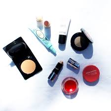 how to pack your makeup bag for travel