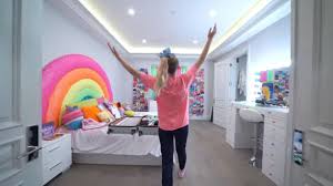 Beyond this room, the rest of the house is also festooned with jojo siwa merchandise. Jojo Siwa 16 Shows Off Her Enormous New La Mansion Complete A Rainbow Bed Two Walk In Closets And Plenty Of Jojo Bows