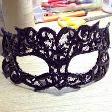 diy lace masquerade mask using hot glue