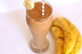 Resultado de imagem para shake de chocolate com banana