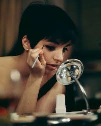 the lovely liza minnelli applying her