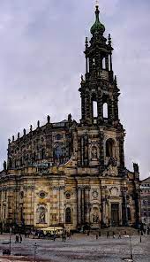 The old church was replaced in the 18th century by a larger baroque lutheran building. Dresden Hofkirche Schlosskirche Dresden Architecture Around The Worlds