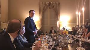 Resultado de imagem para Fotos de Bolsonaro no Jantar da embaixada brasileira
