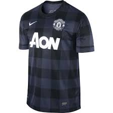 Ob das neue trikot, taschen oder eine kappe, bei uns schlägt das fußballherz der anhänger von manchester united höher. Manchester United Trikot Away 2013 14 Von Nike