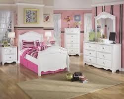 Find your king size bedroom set, queen size bed set or full size bed set in a variety of styles, with dressers and more for a cohesive look. White Twin Bedroom Set Ashley Designs 4 Pieces With Headboard Ebay