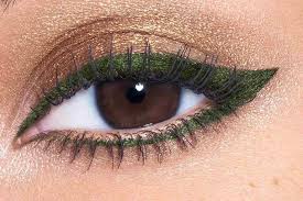 timeless and simple green makeup looks