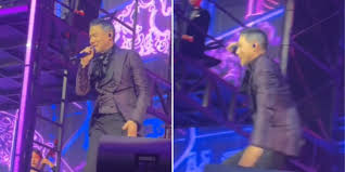 jacky cheung collapses onse during m