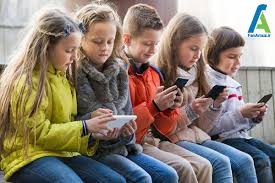 آموزش استفاده صحیح و عاقلانه کودکان از گوشی و تبلت خود