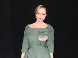 She is known for playing unconventional characters with a dark edge. Christina Ricci Mit Dem Alter Kam Die Leidenschaft Tv Spielfilm