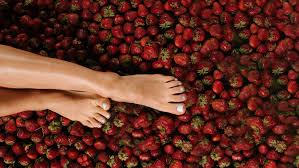 what are strawberry legs and how to