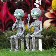 Alien Garden Décor Solar Light Statue