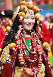 Going to Tibet"-The Khampa ornament in eastern Tibet is worth millions, and  everyone is so proud - iNEWS