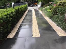 Betonplatten sind edel und ein wahrer blickfang. Einfahrt Aus Grossformat Betonplatten Garten Grun Design Facebook