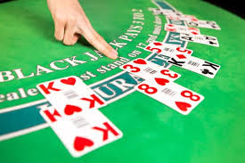 In greek hold 'em each player must use both hole cards along with 3 of the total available community cards to make the strongest five card hand, unlike texas hold 'em where each player may play the best five card poker hand from any combination of the seven cards. Why Card Counting On Live Blackjack Won T Work Live Casino Comparer