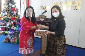 Kata kata pembukaan mc ibadah natal : Perayaan Natal Keluarga Besar Balai Bahasa Provinsi Kalimantan Tengah Balai Bahasa Kalimantan Tengah