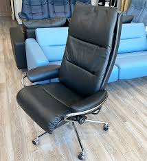 stressless tokyo recliner chair and