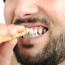 Dampak negatif yang ditimbulkan dari garam terhadap gigi tak lepas dari itu dia informasi tips atau cara memutihkan gigi dengan garam yang bisa anda terapkan. Ingin Senyum Tampak Menawan Ini Dia 8 Cara Memutihkan Gigi Yang Cepat Alami 2018