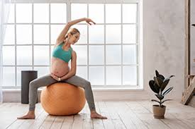 Auch während der zeit der schwangerschaft sollten frauen körperlich aktiv bleiben, denn gesunde bewegung ist gut für mutter und kind. Wie Wichtig Ist Schwangerschaftsgymnastik Viele Ubungen
