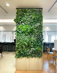 社員食堂へのフェイクグリーン装飾 | 壁面緑化の事なら株式会社ディーマーケット MD事業部 MIDORIディスプレイ
