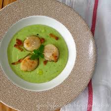 pan seared scallops with pea puree