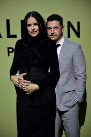Bebek bekleyen Adriana Lima'dan hamilelik pozu - Norm Haber