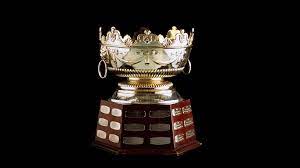 The winner is selected by a poll of the professional hockey writers' association following the regular season. Nhl Frank J Selke Trophy Gewinner