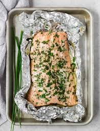 grilled salmon in foil with garlic