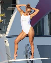 Justin bieber fue hisopado antes de realizar una producción en los ángeles. Jennifer Lopez Demuestra Una Vez Mas Que Esta Perfecta A Sus 50 Anos Telva Com