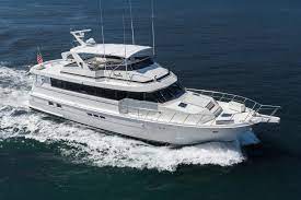 imagine 70 21 34m hatteras yacht for