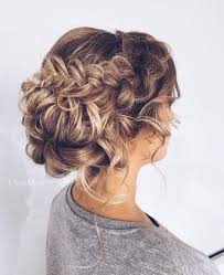 Once it's secured with an elastic, you can arrange the curls in several contemporary styles that will be fabulous prom hairstyles. 45 Charming Bride S Wedding Hairstyles For Naturally Curly Hair Weddingcraze