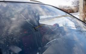 what makes windshield glass break