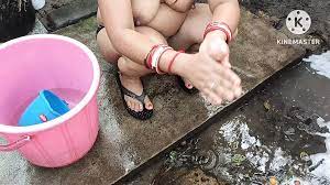 Hot bhabhi bathing outside with