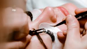 salons that specialise in lash extensions