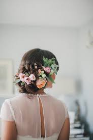 The most popular hairstyles to rock them are updos and half updos … 38 Gorgeous Wedding Hairstyles With Fresh Flowers Weddingomania