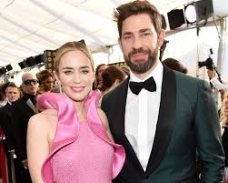 John krasinski brought back more than a dozen castmates from the office, including steve carell, jenna fischer, mindy kaling and rainn wilson, to throw a virtual wedding for a after pronouncing susan and john man and wife, krasinski delivered the big reveal: Emily Blunt On The One Change She D Make To Her Wedding