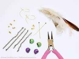 Fun, easy, and waaaayyy less expensive than what you'll see in stores! Jewelry Diy How To Make Feather Earrings More