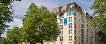 13 häuser des bautyps wbs 70, 1998/1999 umfassend saniert; Alt Hohenschonhausen Wohnungsbaugenossenschaft Humboldt Universitat Eg
