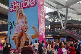 Fans de Barbie pintan de rosa Parque Toreo en espera de Margot Robbie – El  Diario de Coahuila