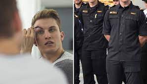 male navy personnel to wear makeup
