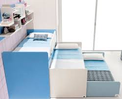 Il letto si trova in ottime condizioni. Triple Bunk Bed Lobby Alto Clever Single Contemporary Boy S