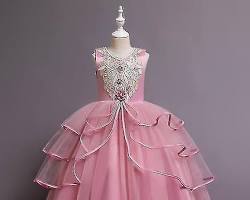 صورة فستان سهرة طويل بتصميم الأميرة