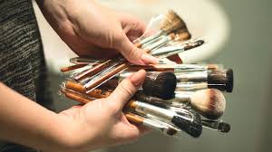 to clean makeup brushes and palettes