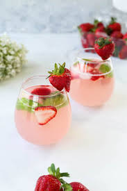 healthy strawberry mocktail spritzer
