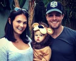 Amell wed carolyn on 8th december 2007 in toronto. Stephen Amell Bio Net Worth Married Wife Children Brother Family Parents Nationality Facts Age Wiki Height Wwe Career Awards Movies Gossip Gist