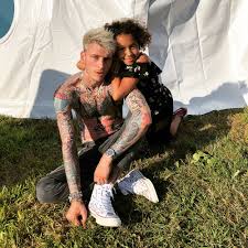 Megan fox and machine gun kelly made their first major public appearance at the american music awards. Machine Gun Kelly Implores Media To Change The Narrative At Est Fest Variety