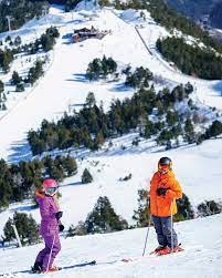 Skiing Packages 2023 gambar png